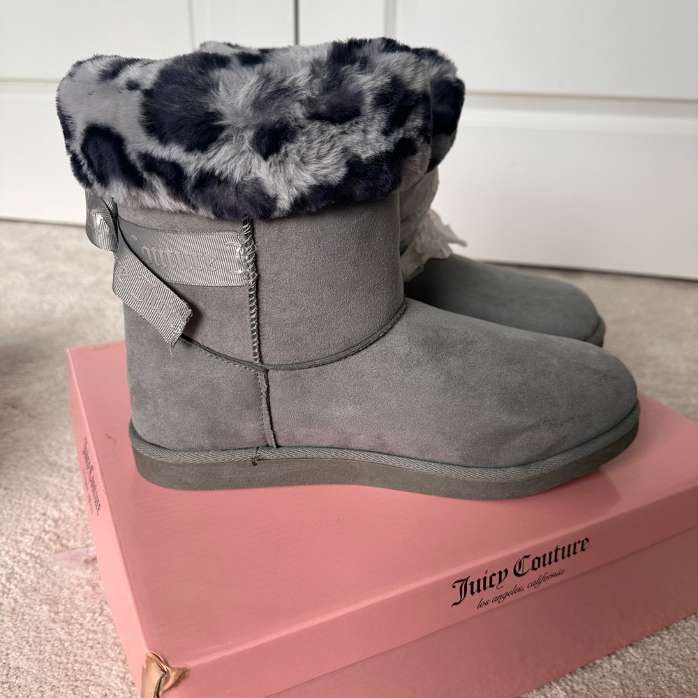 Juicy Couture Gray JC King Sz 10